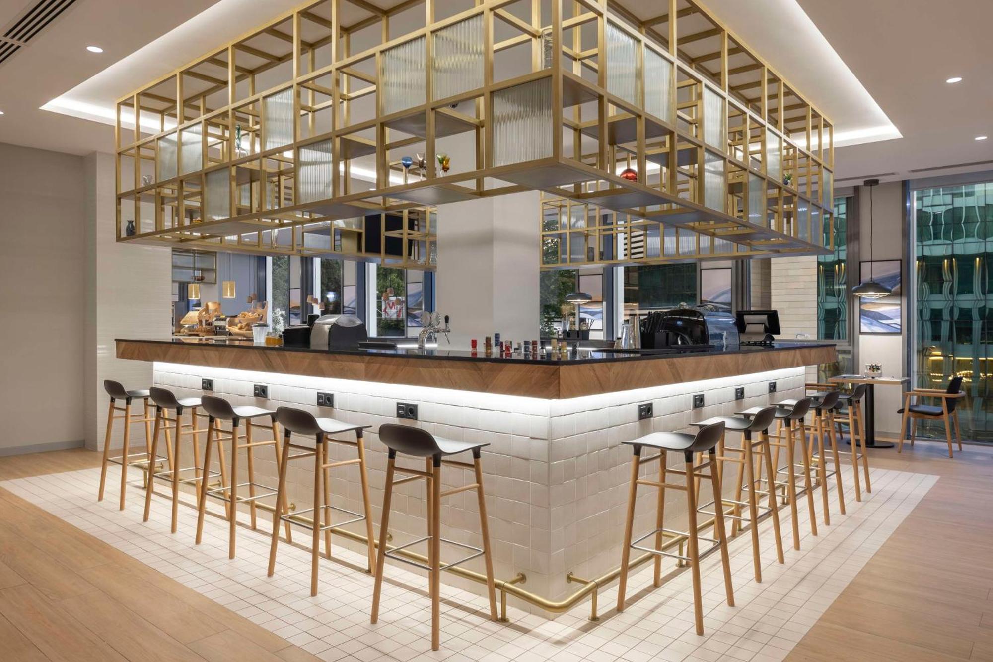 Hilton Garden Inn Tbilisi Riverview Экстерьер фото