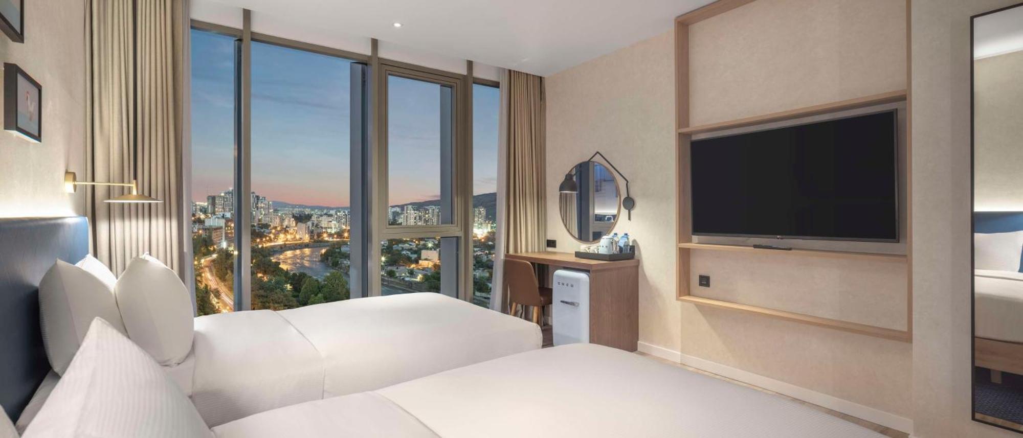 Hilton Garden Inn Tbilisi Riverview Экстерьер фото