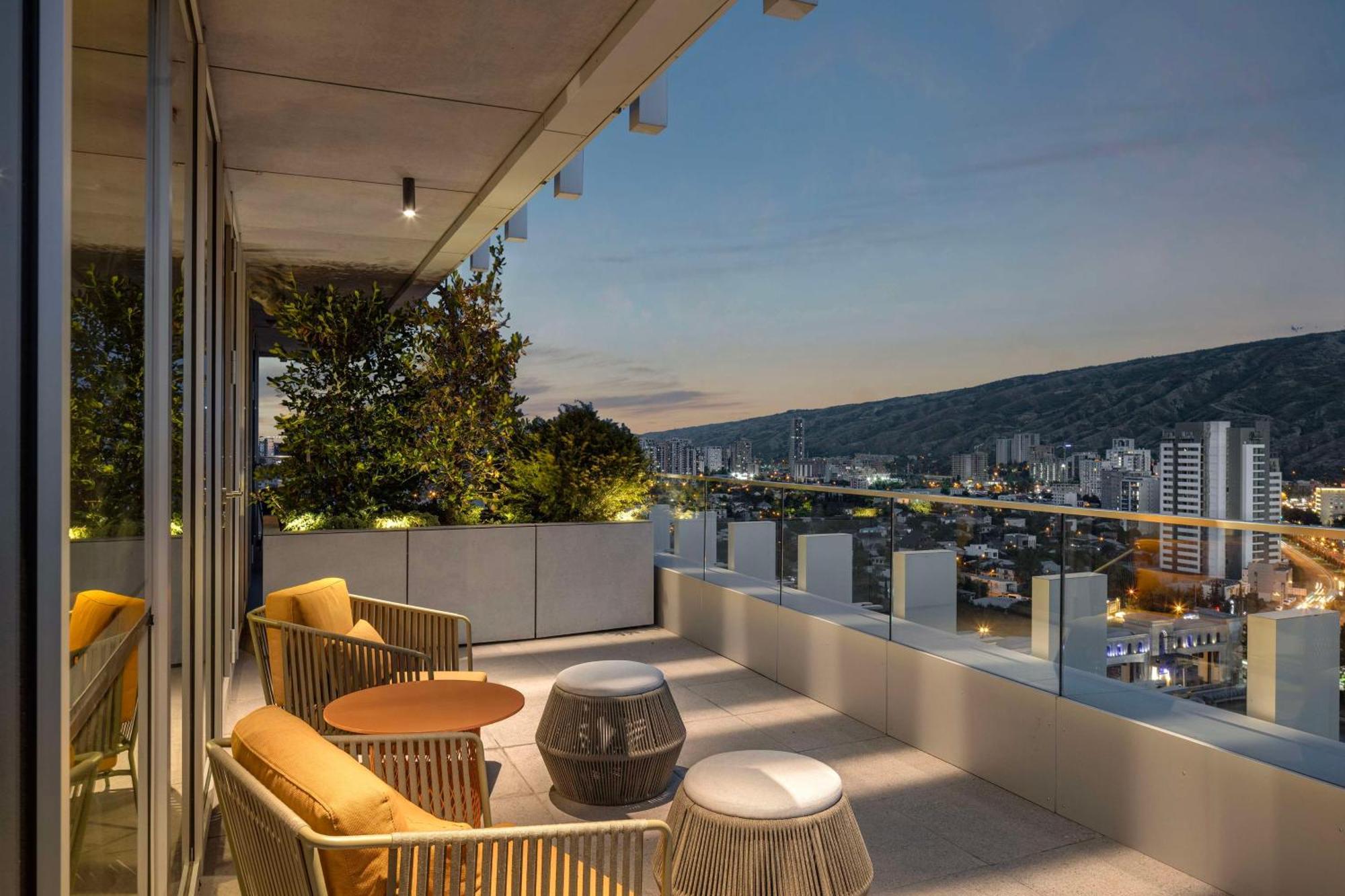 Hilton Garden Inn Tbilisi Riverview Экстерьер фото