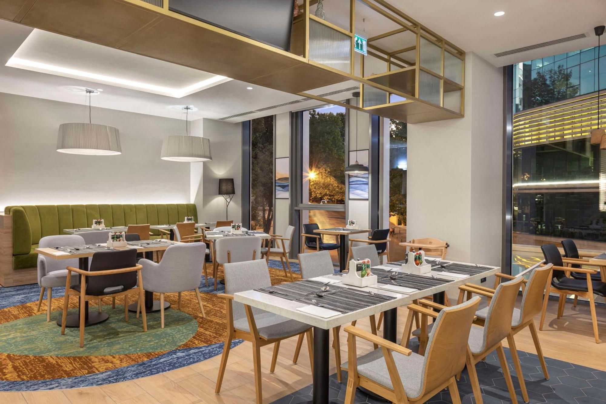 Hilton Garden Inn Tbilisi Riverview Экстерьер фото