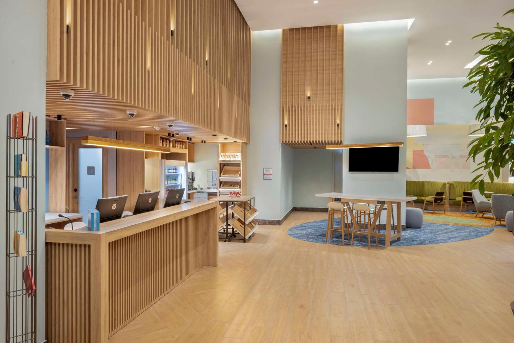 Hilton Garden Inn Tbilisi Riverview Экстерьер фото