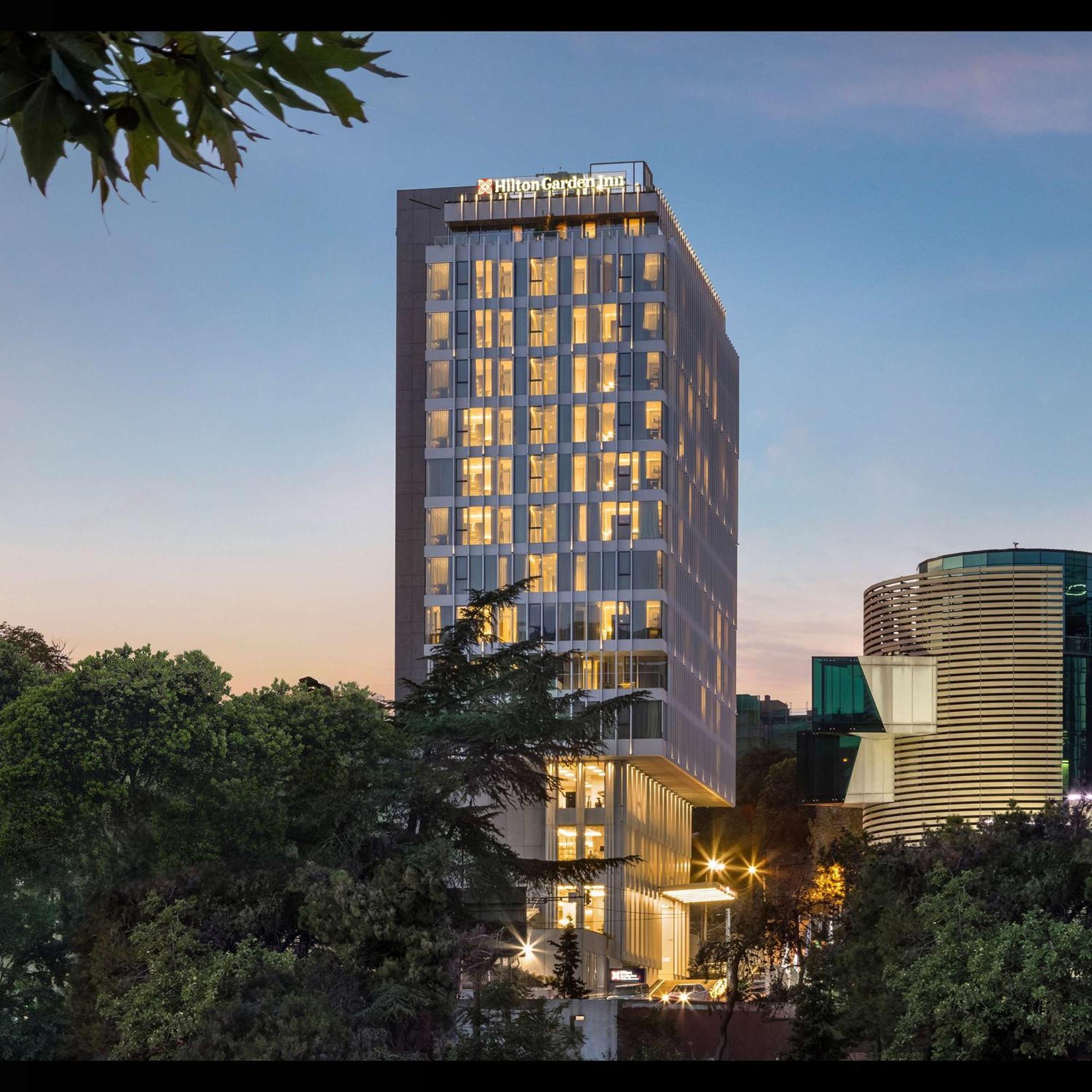 Hilton Garden Inn Tbilisi Riverview Экстерьер фото