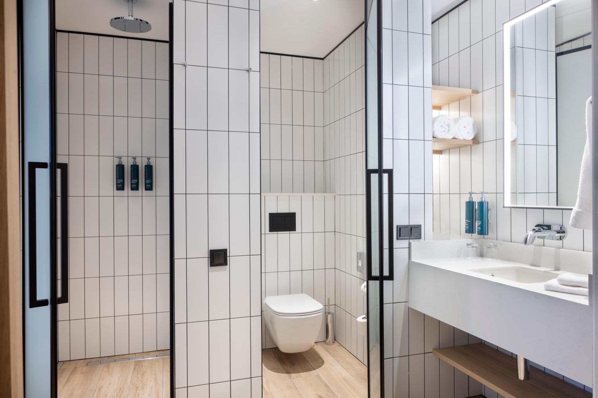 Hilton Garden Inn Tbilisi Riverview Экстерьер фото