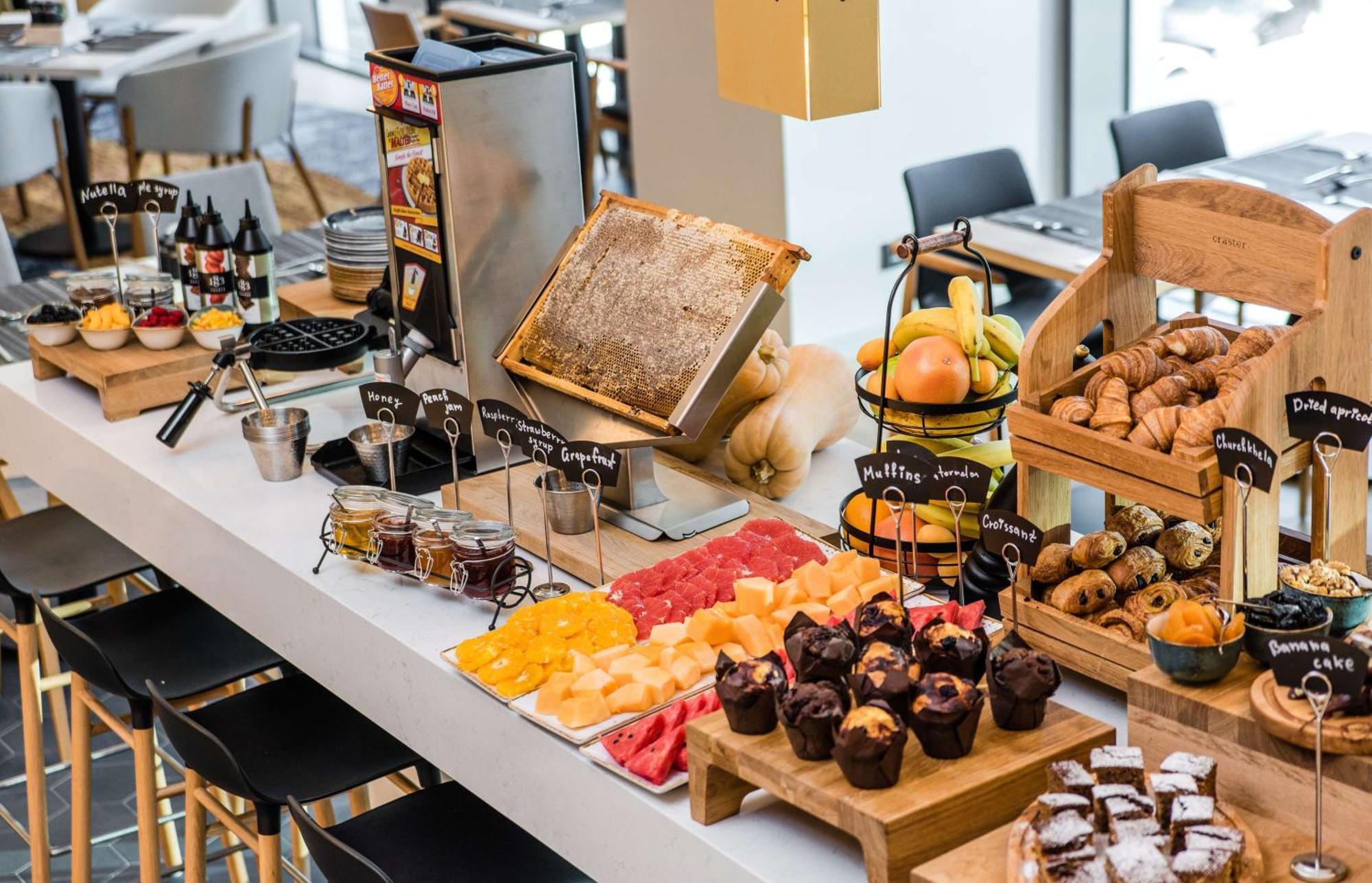 Hilton Garden Inn Tbilisi Riverview Экстерьер фото